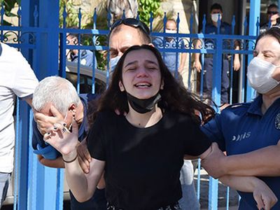 Annesinin Öldüğünü Öğrenen Kız Kriz Geçirdi