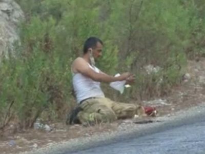 Antalya’da Çıkan Yangında Orman İşçisi Kendi Yarasını Sarıp İşine Devam Etti