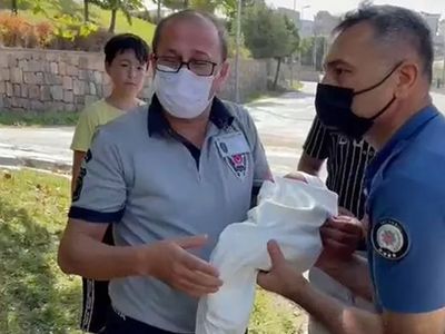 Arnavutköy'de Parkta Terk Edilmiş Bir Bebek Bulundu