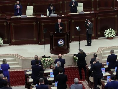 'Aşkımız Bir Yolumuz Bir' Cumhurbaşkanı Erdoğan Azerbaycanlı Şairin Şiirini Okudu! Ayakta Alkışlandı