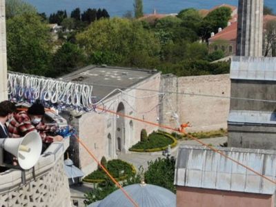 Ayasofya Camii'ne Kadir Gecesi Özel İlk Mahya Asıldı