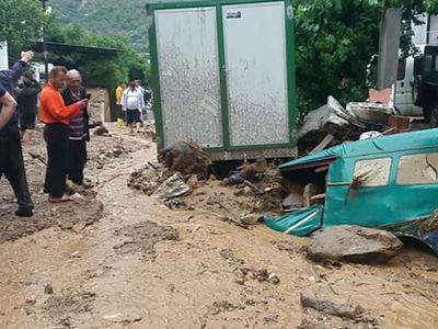 Aydın'da Korkutan Sel! Sağanak Yağmur İle Dereler Taşıp Araçlar Sürüklendi