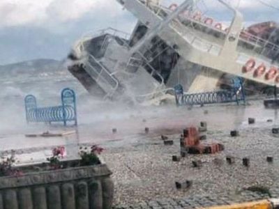 Ayvalık’ta Çıkan Şiddetli Fırtınada Tekneler Battı