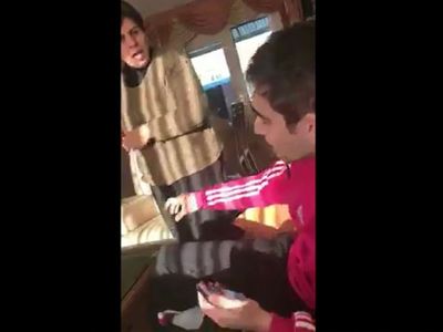 Babaanneye Sigara Şakası Yapılırsa