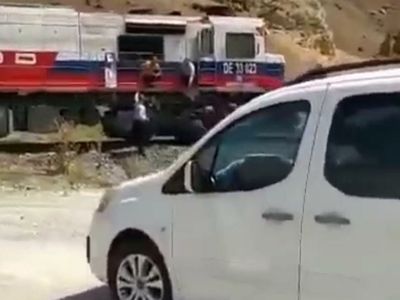 Bahşiş İçin Sıra Dışı Yöntem: Konvoyun Önünü Trenle Kestiler