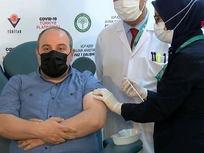 Bakan Mustafa Varank, Yerli Aşının İkinci Dozunu Oldu