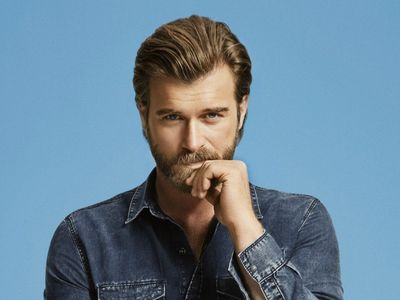Başak Dizer'e ihanet şoku! Ünlü oyuncu Kıvanç Tatlıtuğ'un eşini aldattığı anlar ortaya çıktı