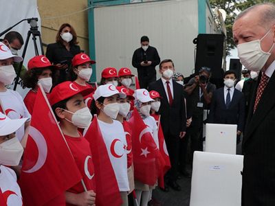 Başkan Erdoğan, Dünyanın En Büyük Türk Bayrağını Çocuklarla Göndere Çekti