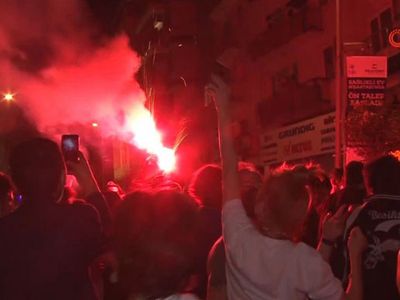 Beşiktaş Şampiyonluk Coşkusunu Çarşı'da Kutladı
