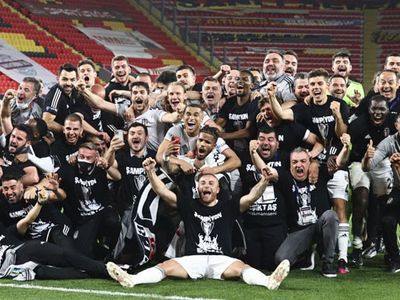 Beşiktaş'ın Şampiyon Olduğu An!  Sergen Yalçın Gözyaşlarını Tutamadı