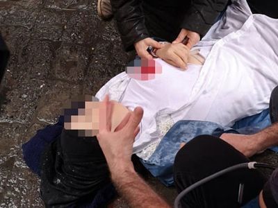 Beyoğlu'nda Bir Kadın Yolda Giderken Eşi Tarafından Saldırıya Uğradı