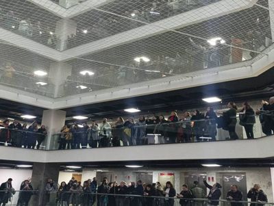 Binlerce insan mahkemeye akın etti! İkinci duruşma gecikmeli başladı: İstanbul'da Eros için adalet aranıyor!