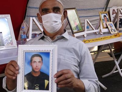 Bir Aile Daha Diyarbakır Annelerinin Oturma Eylemine Katıldı