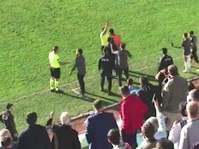 Bölgesel Amatör Lig'de Futbolcu Maçta Hakeme Kafa Attı!
