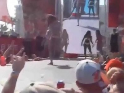Dans Ederken Yaptığı Hareket Şoke Etti!