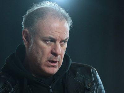 Burak Sergen, Sadakatsiz Dizisine Görüntülü Arama İle Katıldı!