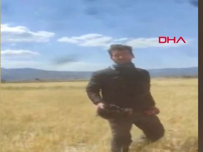 Burdurlu Çiftçi Ve Kanadalı Paraşütçü Arasındaki Diyalog Gülümsetti