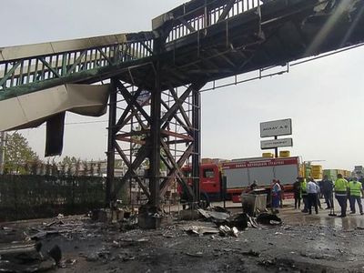 Bursa'da Bir Üst Geçit Alevlere Teslim Oldu