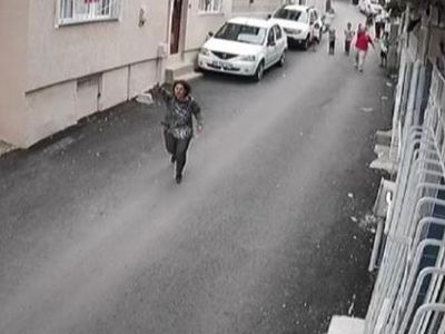 Bursa'da Kız Çocuğunu Taciz Eden Şahıs Tekme Tokat Dövüldü