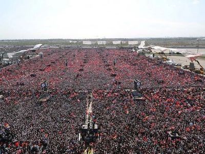 Büyük İstanbul Mitingine Z Kuşağı akın etti: Bu seçim vatan sevgisidir