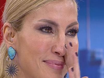 Çağla Şıkel Canlı Yayında Gözyaşlarına Boğuldu