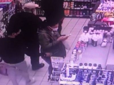 Cezayirli Gaspçı Mağazadaki Kadının Cebinden Telefon Çaldı