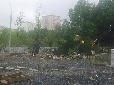 CHP’li Beylikdüzü Belediyesi Boyları 7-8 Metreyi Bulan 160 Ağacı Söktü!