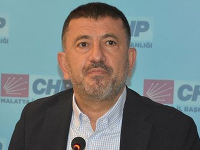 CHP’li Veli Ağbaba’dan Tam Kapanmada Müzisyenli İçkili Alem