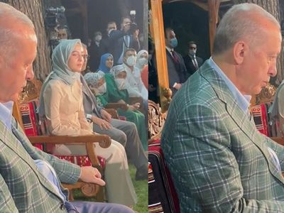 Cumhurbaşkanı Erdoğan Annesine Okuduğu Şiiri Duyunca Gözyaşlarına Hakim Olamadı