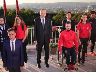 Cumhurbaşkanı Erdoğan Gençlerle Beraber İstiklal Marşı'nı Okudu