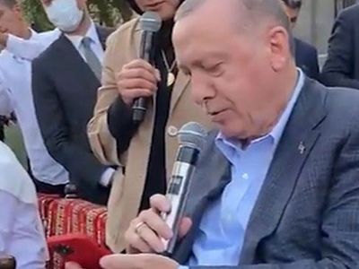 Cumhurbaşkanı Erdoğan'ın Sesinden 'Gönül Dağı' Türküsü Dinlenildi