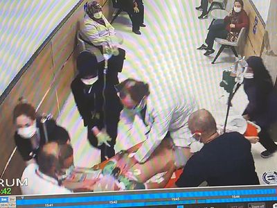 Doktorun Hayat Mücadelesi! Sedyenin  Üzerine Çıkıp Kalp Masajı Yaptı