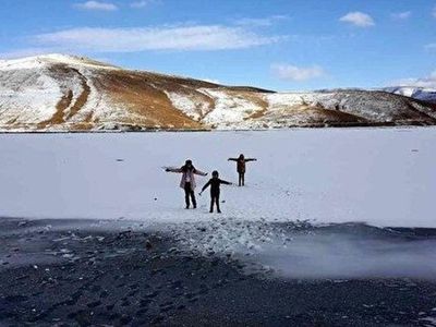 Dondurucu soğukların etkisiyle Demirözü Barajı buz tuttu
