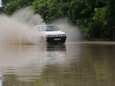 Edirne'de Şiddetli Yağış! Yağmur Sonrası Yollar Sel Oldu