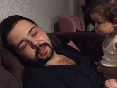 Babasını Hiç Kimseyle Paylaşmayan Minik Kız