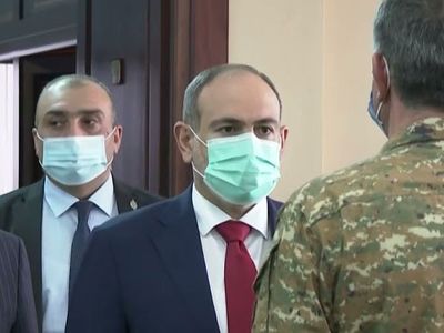 Ermenistan'da Gerilim Arttı: Savcılık Binası Önünde Protesto