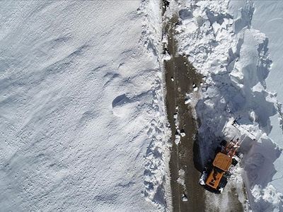 Erzurum'da 'Kar Kaplanları'nın İlkbahardaki Zorlu Karla Mücadelesi