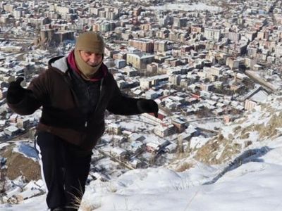Erzurum'daki yaşlı adam sosyal medyada gündem oldu: Dağa 10 dakikada tırmanıyor