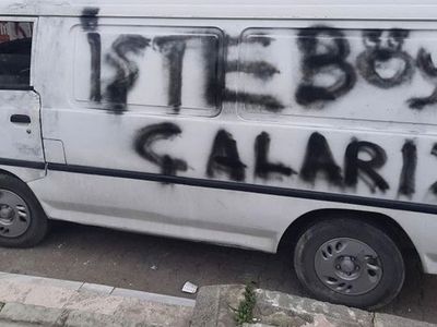 Esenyurt'ta Hırsızlar Aracı Çalıp Mesaj Bıraktı: İşte Böyle Çalarız