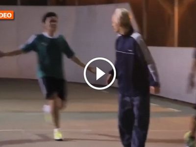 Futbol Sihirbazı Yaşlı Adam Kılığına Girerse