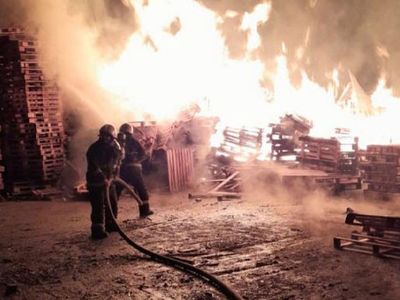 Gebze’de Palet Fabrikasındaki Çıkan Yangın Korkuttu