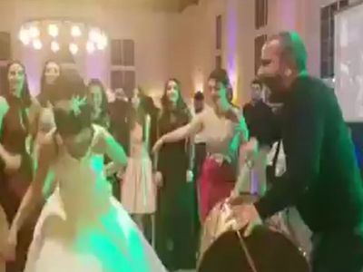 Gelin Düğünde Coştukça Coştu