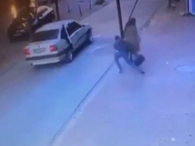 Genç Kadına Kapkaç Şoku!