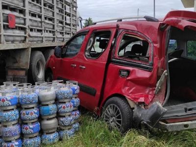 Giresun'da Tüp Yüklü Kamyonet Kazası: 7 Araç Hasarlı