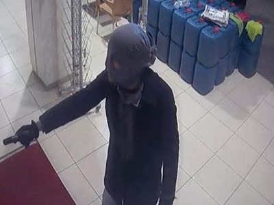 Giydiği Tişörtü Kar Maskesi Yaptı! Akaryakıt İstasyonunun Marketini Soydu
