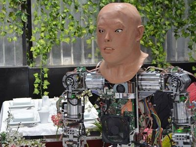 Görenler Hayrete Düştü! Robotlara Yüz Üretimi Yapıyorlar