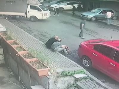 Güngören'de Kafa Attığı Kişiyi Silahla Kovaladı