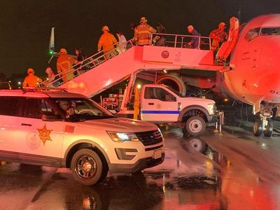 Havada Panik! 177 kişinin bulunduğu uçak acil iniş yaptı