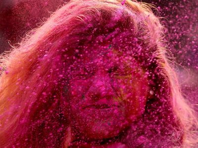 Hindistan'da Holi Festivali Kutlandı