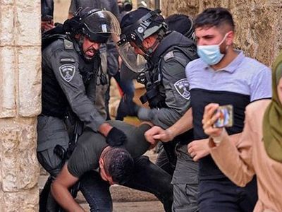 İsrail Polisi Nöbet Tutan Filistinlilere Saldırı Gerçekleştirdi
